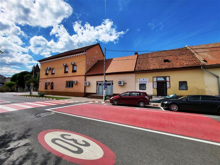 Vanzare spatiu comercial, Ghimbav, Central langa Primarie, vitrina
