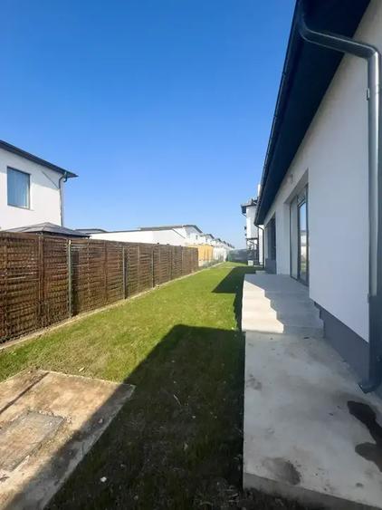 Casa De Vanzare 4 Camere | Finalizata | Curte Parcarea | Bariera