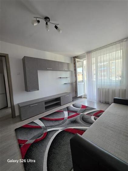 Apartament 2 camere semidecomandat, complet renovat .Str. Brăndușelor