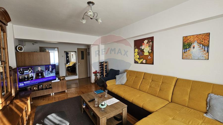 Apartament cu 3 camere decomandat de vânzare Burdujeni, Suceava
