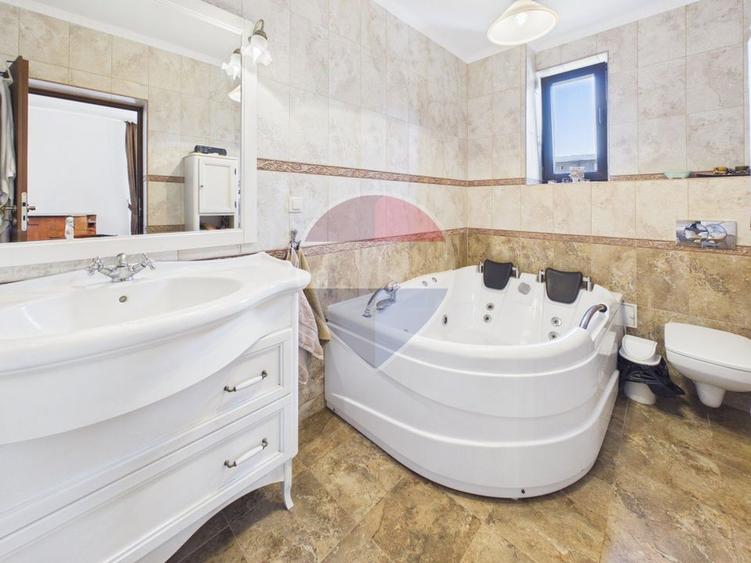 Vilă 10 camere + spațiu comercial | teren 1.300 mp | Otopeni 23 August