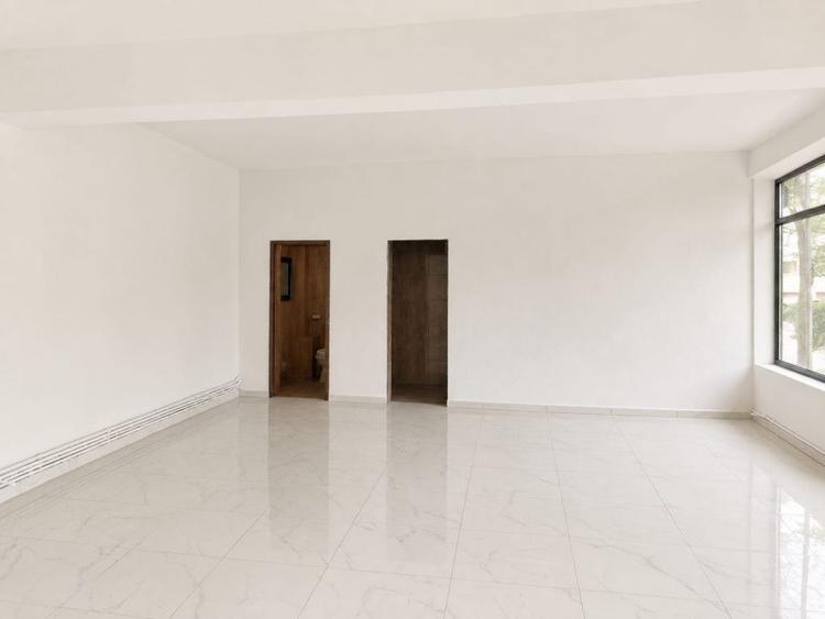 DE INCHIRIAT - renovat - parter si etajul 1 - stradal