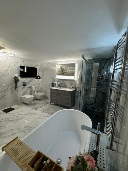 Apartament în vilă | 4 dormitoare | Curte cu grădină japoneză | Garaj, Mă