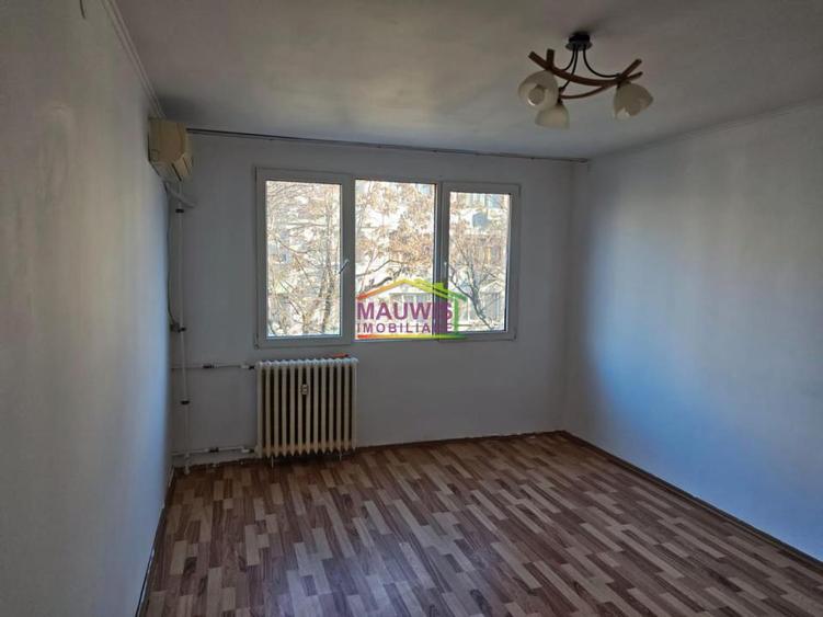 Vand apartament 3 camere Piata Straduintei - Niculitel