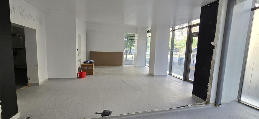 Spatiu comercial Calea Mosilor stradal, 114 mp, vitrina.