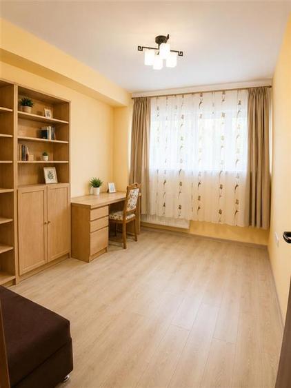 Apartament 3 camere cu balcon in zona Kogalniceanu