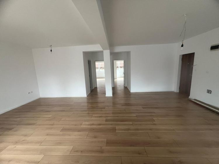 Apartament 3 camere, parter, 104 mp