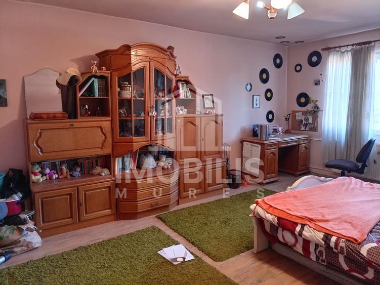 Casa cu 2 corpuri de cladire | zona 7 Noiembrie
