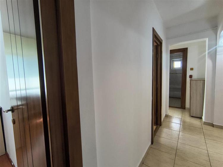 De vanzare Apartament 4 camere Constanta Inel II