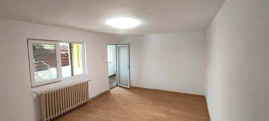 Închiriez casă cu 5 camere în Ploiești
