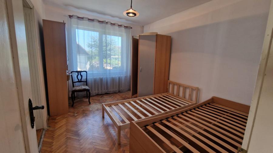 INCHIRIERE Casa individuala D + P + E + M cu 8 Camere 5 Bai 750 mp Teren CETATE