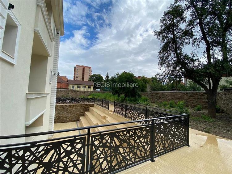 Vila - Bloc modern de 11 camere zona Centrul Civic , Onix - 36
