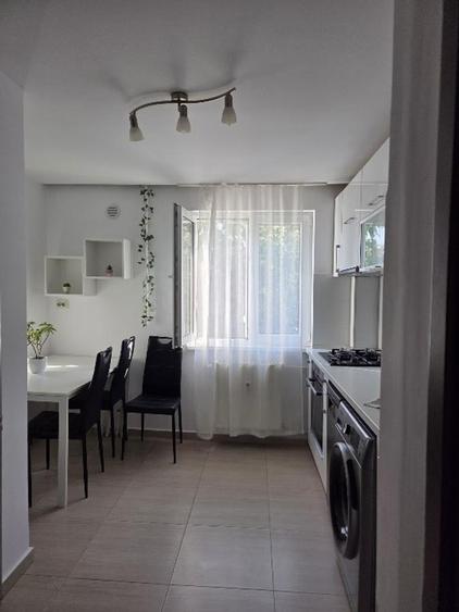 Inchiriere apartament 3 camere zona Trapezului - Ozana