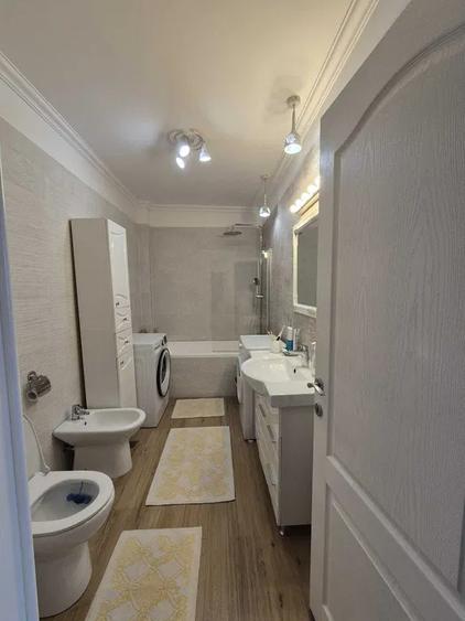 Apartament 3 camere | etaj 1 | parcare | zona Florilor