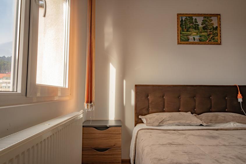 3 camere renovat, mobilat, balcon