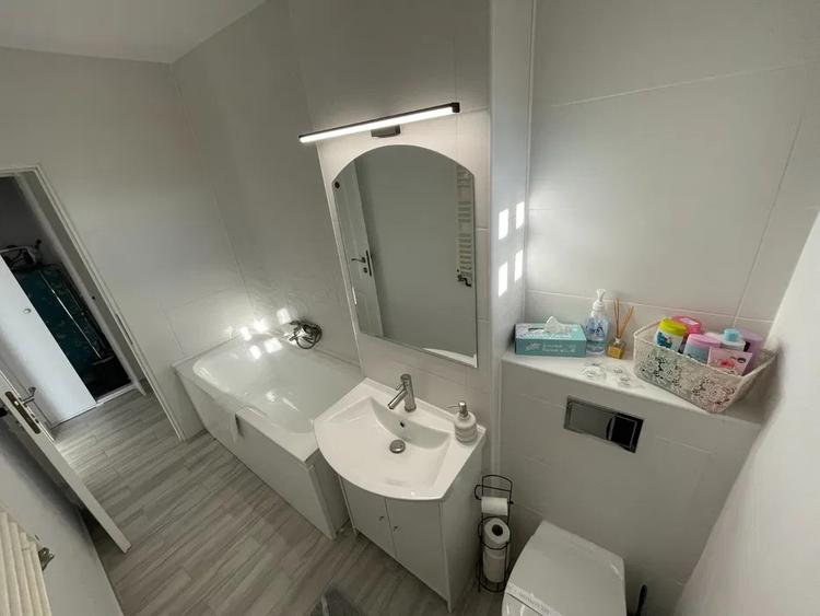 Apartament cu 2 camere, etajul 3/4, zona Podu Ros