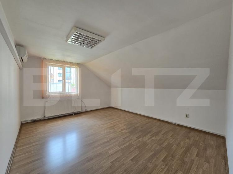 Casa de vanzare, cu 9 camere, 308 mp, zona RrM1