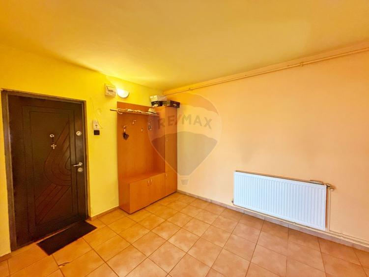 Apartament cu 3 camere de vânzare în zona Aurel Vlaicu