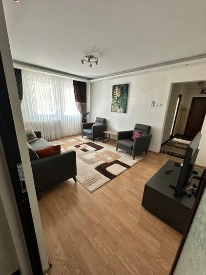Apartament 3 camere de inchiriat Centru