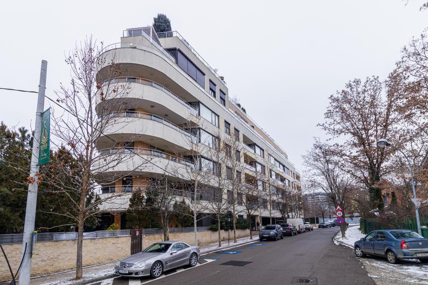 Vanzare- Apartament 88 mp cu terasa 20mp - Vedere libera parc - Herastrau