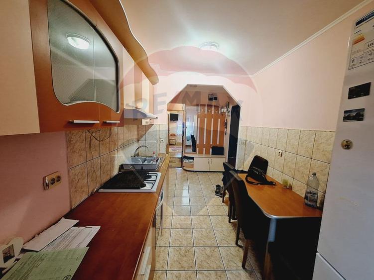 Apartament cu 3 camere de vânzare în zona Nufarul