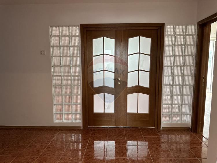 Apartament cu 4 camere de vânzare în zona Calea Romanului