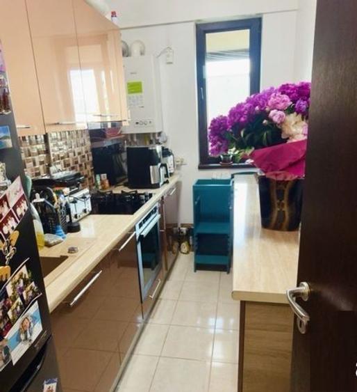 Apartament 3 cam. Decomandat. Loc parcare acoperit. 10 min metrou. An 2017.