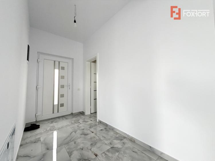 Duplex cu 5 camere, despartit prin camera tehnica, teren de 365 mp - Sanandrei