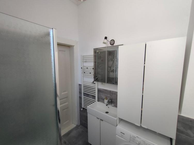Farmec interbelic in Iosefin-Apartament spatios cu 3 camere-2 bai-balcon generos