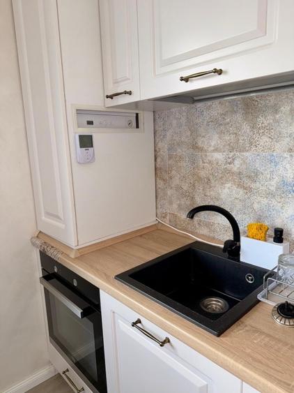 Apartament 3 camere Mamaia, vis a via de Hotel Iaki, cu vedere la lac