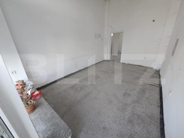 Spațiu comercial 50 mp, parter, cu vitrină și 2 intrări – Micro 6, Hunedoara