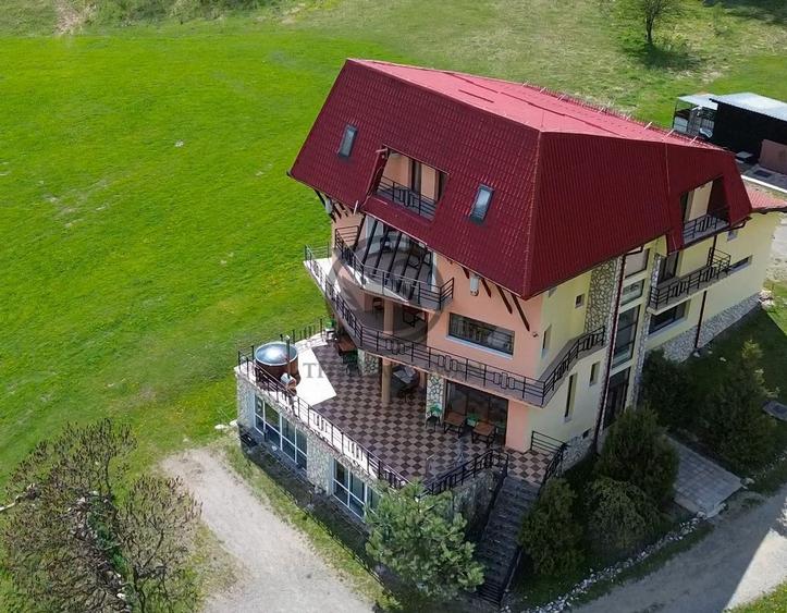 Pensiune la cheie de vanzare | 10 camere | Sacele, Brasov