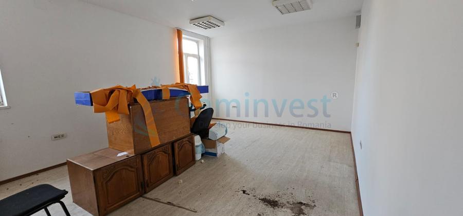 Cladire mixta - birouri si spatii depozitare - atelier, in zona Clujului, Oradea