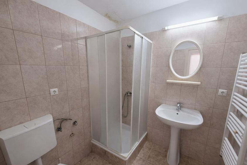 De vânzare apartament cu 3 camere, 94 mp, în centru
