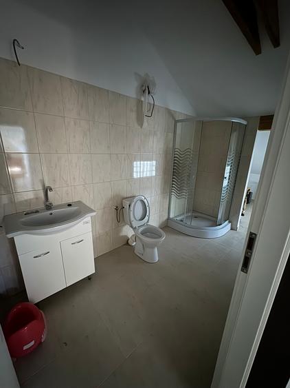 Casă de vânzare în Lipănești - Construcție modernă, teren generos