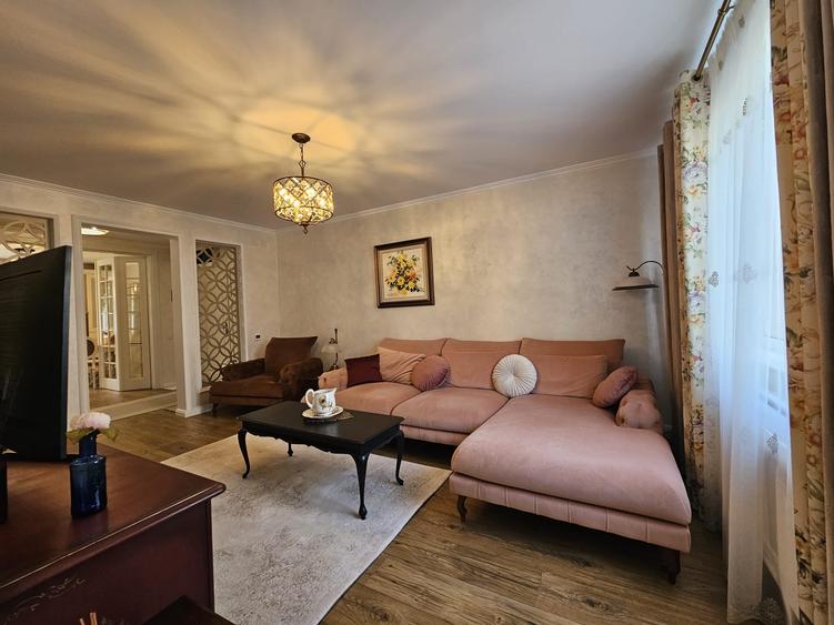 Apartament 3 camere 2 locuri de parcare si boxa , Strada Carpati