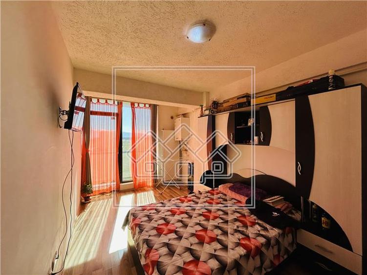 Ap cu 2 camere, la cheie, balcon - etaj intermediar