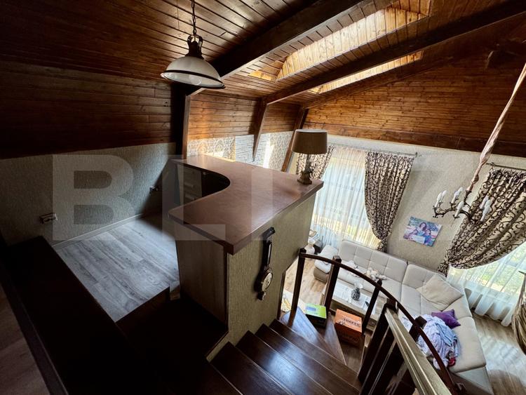 Casă de inchiriat, cu 4 dormitoare cu piscină, grătar, iaz și zonă de relaxare