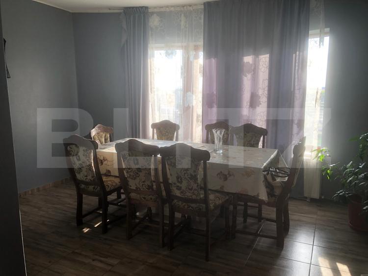 De vanzare casa 4 camere , 9 ari teren , intrare în Paulesti
