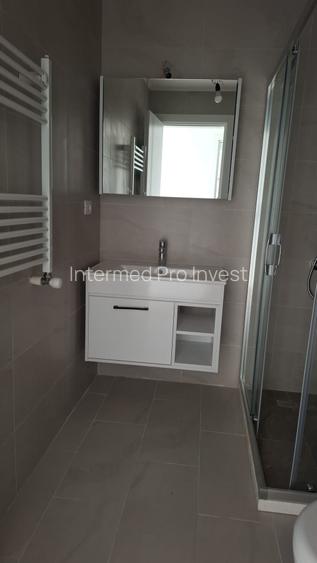 Institutul  de Marina- 3 camere decomandate, etaj 4 cu lift, - 8