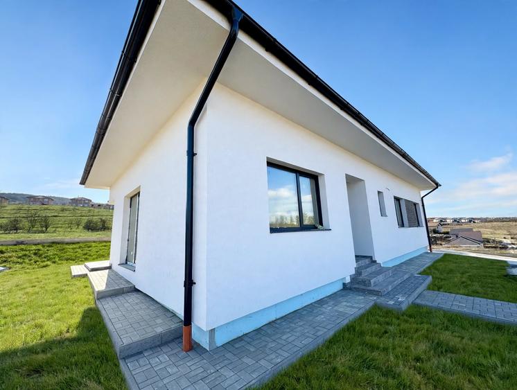 Casă individuală pe un singur nivel, clasa A, 300 mp curte, intrare Chinteni