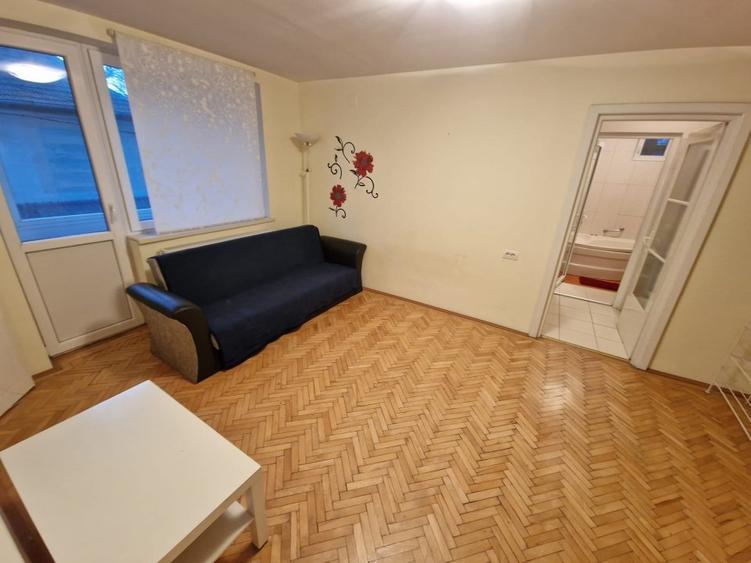 Central, lângă Prefectură pe mal la Bega, cu centrala proprie