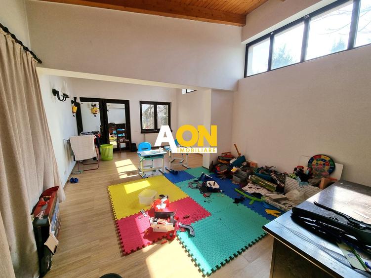 Casa de vanzare 5 camere, 980 teren, zona Piata Cetate