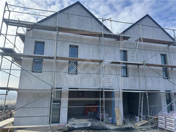 Casa cu 4 camere, 3 bai, teren de 284 mp, 2 locuri de parcare