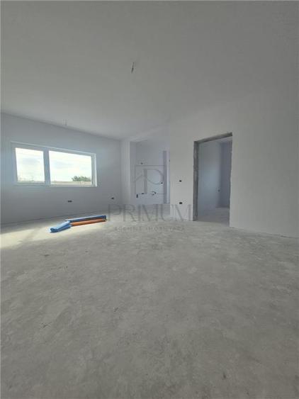 Duplex despartit prin baie - zona foarte buna - posibilitate mansardare