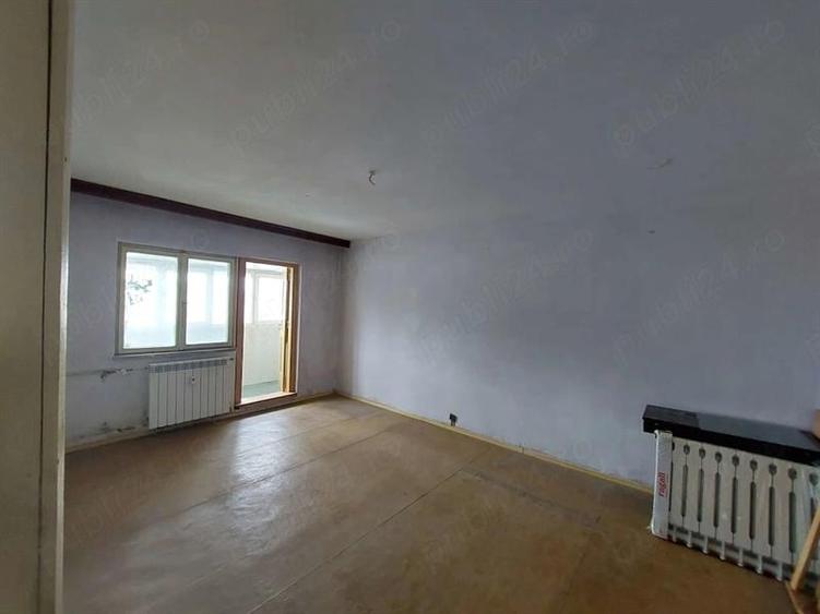 Apartament 3 camere Rovine