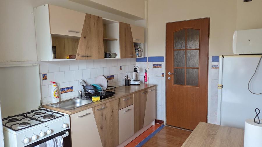 Se inchiriaza o camera intr-un apartament cu 2 camere aproape de FSEGA