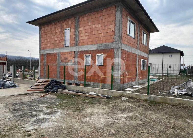 Case 4 camere + mansardă | 130 mp utili | teren 460 mp | Curtea de Argeș