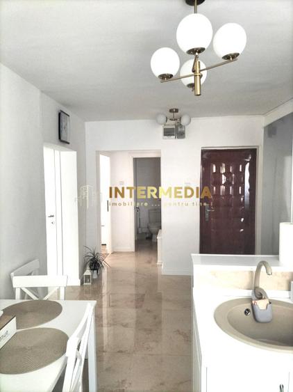 Apartament 3 camere 2 bai, parcare, CETATE mobilat si utilat complet