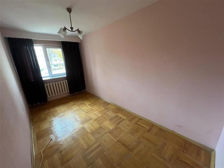 Apartament 4 camere, etaj 1/4, zona Mausoleul Eroilor - Sud